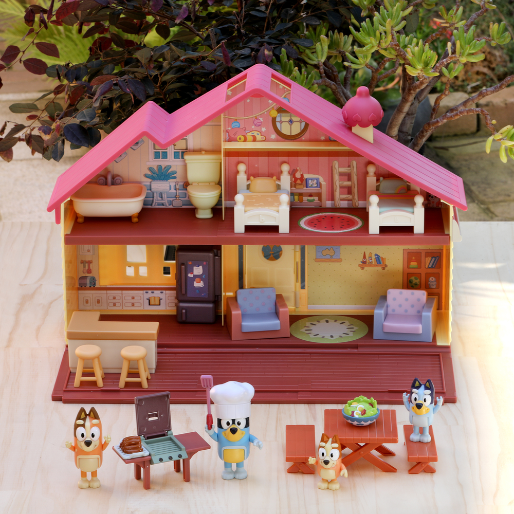 Bluey Mega Bundle Home, BBQ Playset, And 4 Figures - Image 2